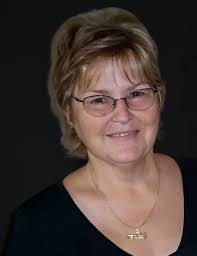 Ellen Hoover's Instagram, Twitter & Facebook