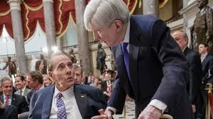 Read cnn's fast facts about the former presidential candidate and us senator from kansas, bob dole. Bob Dole To Be Presented With Congressional Gold Medal Trump Set To Attend Abc7 Chicago