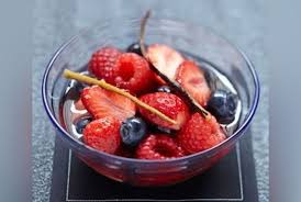 Salade De Fruits Rouges Infuses A La Reglisse Recette Salade De Fruits Salade De Fruits Rouges Fruits