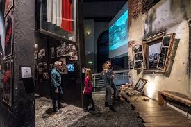 Zostało utworzone w roku 1983 jako archiwum powstania warszawskiego, a otwarte w roku 2004 w przeddzień rocznicy powstania. Museum Des Warschauer Aufstands Offizielle Tourismus Webseite Der Stadt Warschau