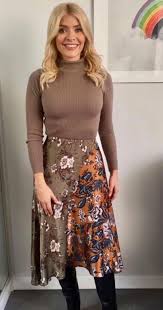 She's just had her pay bumped up by £200,000 to put her on the same. Holly Willoughby Fans Boycott Her This Morning Outfit After It Sparks Huge Debate On Instagram Always Looks Lovely But No To That Outfit Ok Magazine
