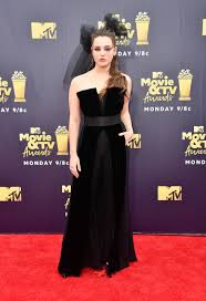 Kicking off the red carpet was the cast of netflix's hit series outer banks: 13 Reasons Why Cast Red Carpet Looks At The Mtv Movie Tv Awards 2018 Photos Of 13rw Cast S Mtv Movie Awards Fashion