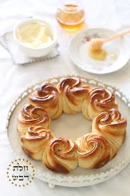 Epingle Par Cm Couronne En Nid D Abeille De Roses Food Sweet Recipes Homemade Bread