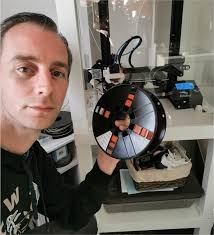 Coronavirus. Ces particuliers fabriquent et offrent des visières de  protection