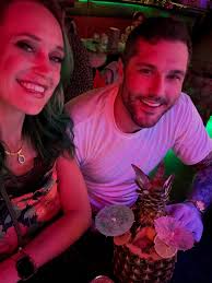 It's all smiles until someone loses the card game 🍻🃏 Las Vegas is a hell  of a time with @regdgoblin 🤩