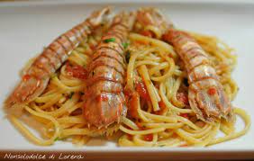 Fate rosolare e sfumate col vino bianco. Linguine Con Sugo Di Canocchie Primo Piatto Da Leccarsi I Baffi