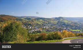 Nhn hohe region der eifel, die sich durch ihre in besonderem maß mit vulkanismus verknüpfte geologische geschichte und gegenwart auszeichnet. Village Vulkaneifel Image Photo Free Trial Bigstock