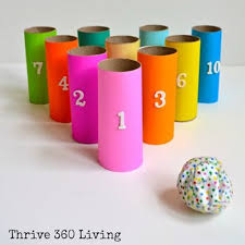 Tout d'abord, couper le rouleau de papier toilette en plusieurs plus petits tubes. Idees Bricolage Avec Rouleaux De Papier Hygienique Je Suis Une Maman