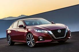 2019 nissan altima review ratings