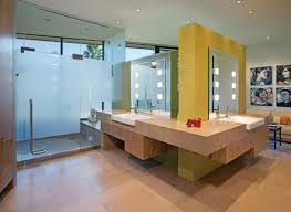 Venez decouvrir nos gammes de baignoires balneo et de meubles de salle de bain dans notre boutique en ligne spécialiste de la salle de bain : Salle De Bain Coloree Des Exemples Modernes