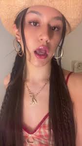 emily 🌷 (@emily.matus)