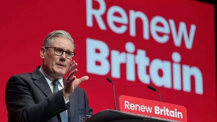 Britain's PM Keir Starmer accuses Nigel Farage of trying to divide UK at Labour conference | Euronews