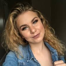 Marissa Houle's Instagram, Twitter & Facebook