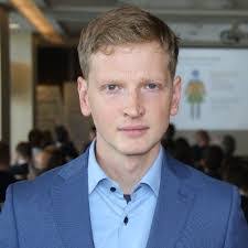 Robert Mrozowski's Instagram, Twitter & Facebook