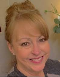 Paula Barton's Instagram, Twitter & Facebook