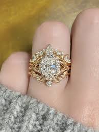 Intricate Nature Inspired Wedding Ring Set In 2020 Nature Inspired Wedding Ring Wedding Rings Unique Wedding Rings Oval