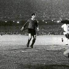 Independiente despertó de su letargo con el gol en contra. El Dia Que Independiente Le Gano Al Santos De Pele Y Empezo A Escribir Su Mistica Copera Depo