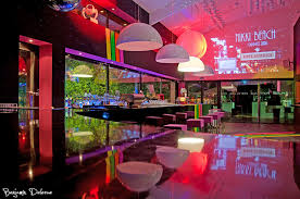 The man is jealous of gina, his partner. Decoration Discotheque Amenagement Relooking Boite De Nuit Plus Haut Design