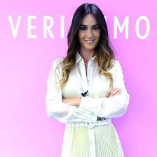 Ieri davanti ai cancelli degli studi televisivi mediaset a cologno monzese si è radunata una piccola folla nella speranza di vedere da vicino yaman, atteso per l'intervista a verissimo, che andrà in onda il 12 ottobre. Verissimo Anticipazioni Can Yaman E Lorella Cuccarini Tra Gli Ospiti