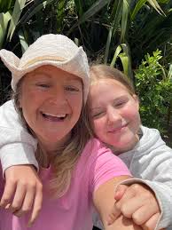 I am looking for people to collab with and possibly help me promote the  spiritual life coach program im launching.. I am a spiritual life coach,  reiki practitioner crystal healer and I