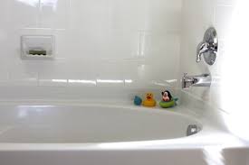 Banyo temizliği sırasında farklı alanlar için farklı temizleyiciler kullanmanız gerekebilir. Dusakabin Kuvet Ve Banyo Temizligi Nasil Yapilir Bana Gore