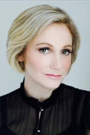 Lesa Wolfe's Instagram, Twitter & Facebook