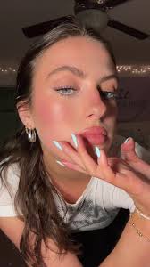 olivia sutherland (@oliiviadallas)