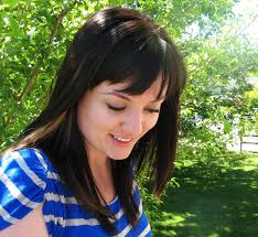 Long sideswept bangs,the back slightly spikes or fans forward into the bangs coming down in a swoop. Skunk Hair