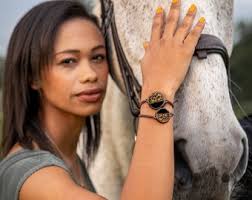 Bracelet élément terre, bijoux alchimie, bracelet symbole de la terre,  bracelet bois et résine, quatre éléments terre, breloque signifiant bijoux 