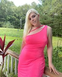 thumbs.pro : realamandarae:Is this a cute dress? 💖