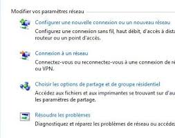 Il existe sur le site un tutoriel qui explique comment se faire à partir du groupe résidentiel : Connecter 2 Ordinateurs Via Un Reseau Sans Fil Ad Hoc Protuts Net
