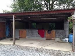 Concrete Block Stables With Overhang Stables Horse Shelter Concrete Blocks
