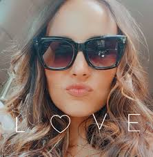 What are the best ways to travel to and stay in Salem, Massachusetts, for a  group of four adults?