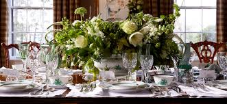 Whether you want inspiration for planning formal dining floral arrangement or are building designer formal dining floral arrangement from scratch, houzz has 113 pictures from the best designers, decorators, and architects in the country, including globus builder and fleischmangarcia. Christmas Flower Arrangements Flower Magazine Home Lifestyle