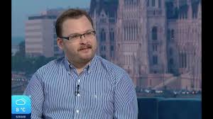 Ukończył wydział operatorski państwowej akademii sztuki teatralnej i filmowej w budapeszcie (w. Lapszemle Vesey Kovacs Laszlo Echo Tv Youtube