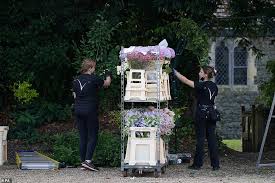 The programme is set on the fictional chatsworth estate in suburban manchester and the surrounding area, and primarily follows the lives of the gallagher family and the neighbouring maguire family, and their friends and neighbours in the. 4kexml7reyhbum