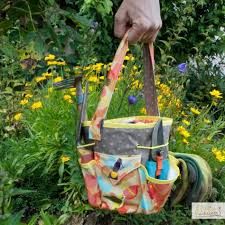 Sommerfreuden Eine Tasche Fur Die Gartenarbeit Nahen Taschen Tragetasche Und Schnittmuster