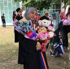 Pilihan minuman hangat untuk mengencerkan dahak dan melonggarkan saluran napas di cara mengeluarkan dahak membandel di tenggorokan secara alami lainnya yakni minum ramuan herbal. Bunga Konvokesyen Dan Teddy Bear Home Facebook