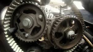 Comment Remplacer Une Courroie De Distribution Moteur 1 5 Dci Youtube