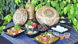 Sometimes you're too busy in the office, work late or simply need food delivered to your room. Hotels Offering Ramadan Pick Up And Delivery