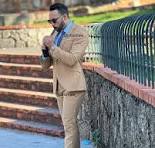 El traje color caqui es una de las tendencias más fuertes de ...