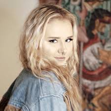 Sarah Schauer's Instagram, Twitter & Facebook