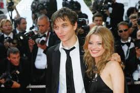 Child's father is her boyfriend, raphaël haroche. Melanie Et Son Compagnon Raphael1 Photos De Melanie Thierry