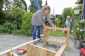 Suchen sie die schönsten kinderohrringe für ihren liebling aus oder. Spielspass Fur Kinder Selber Bauen So Entsteht Eine Matschkuche Fur Den Garten
