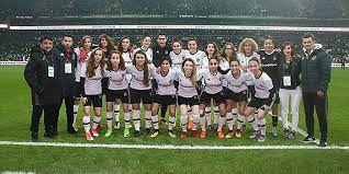 Vodafone türkiye'nin, hem isim hem de göğüs sponsoru olduğu beşi̇ktaş jk'nın kadın futbol takımı'nın ismi. Besiktas Kadin Futbol Takimi Oyuncularina Milli Davet