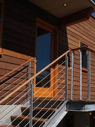 With profiles ranging from classic to contemporary, our railing gives your decking masterpiece the frame it deserves. Modern Exterior Balcony Railing Design Trendecors