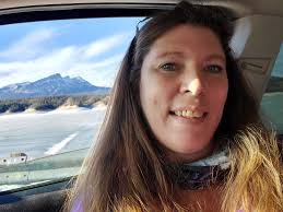 Abraham Lake bubbles solo roadtrip adventure