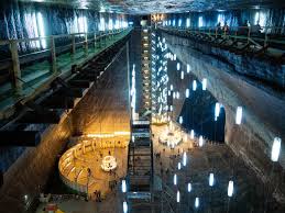 It is the underground formation that people created in a special natural environment, in the depths of transylvania, digging into the absolutely amazing!!! Salina Turda 120 Meter Unter Der Erde Ein Freizeitpark Im Salzbergwerk