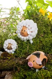 Easter Decoration With Animals Out Of Egg Shells Look What I Made Creative Easter Eggs Easter Egg Crafts Easter Egg Decorating