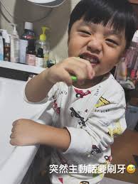 成為母親，是我生命中最豐盛的旅程。 這段旅程，讓我學會如何在愛與付出中， 依然保有自我成長的空間。 當找到那份讓心靈自由、時間充裕的方式，  便能更從容地陪伴孩子，見證他們的每一個時刻。 因為，豐盛的人生，從來都不需要取捨。 #媽媽日常#